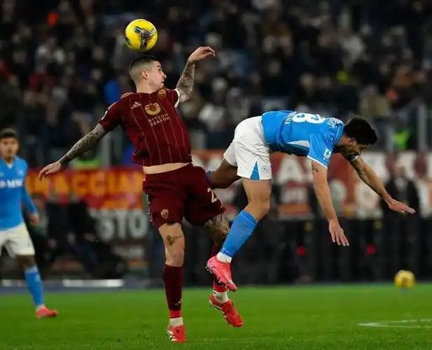 中超裁判马宁因误判遭亚冠停赛引发热议